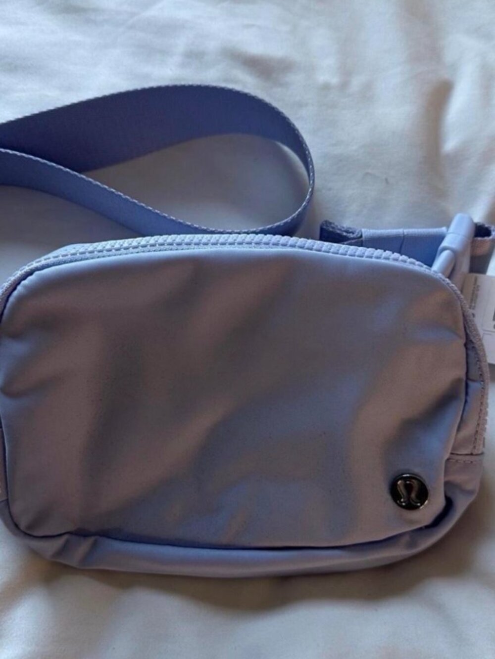 RARE lululemon everywhere belt bag in pastel blue & New with Tags - Picture 2 of 6